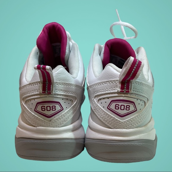 New Balance Women’s 608 V4 Size 8.5 - Picture 3 of 6